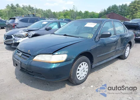 2001 Honda Accord Value Package из США, поврежденный, VIN 1HGCF86631A104002